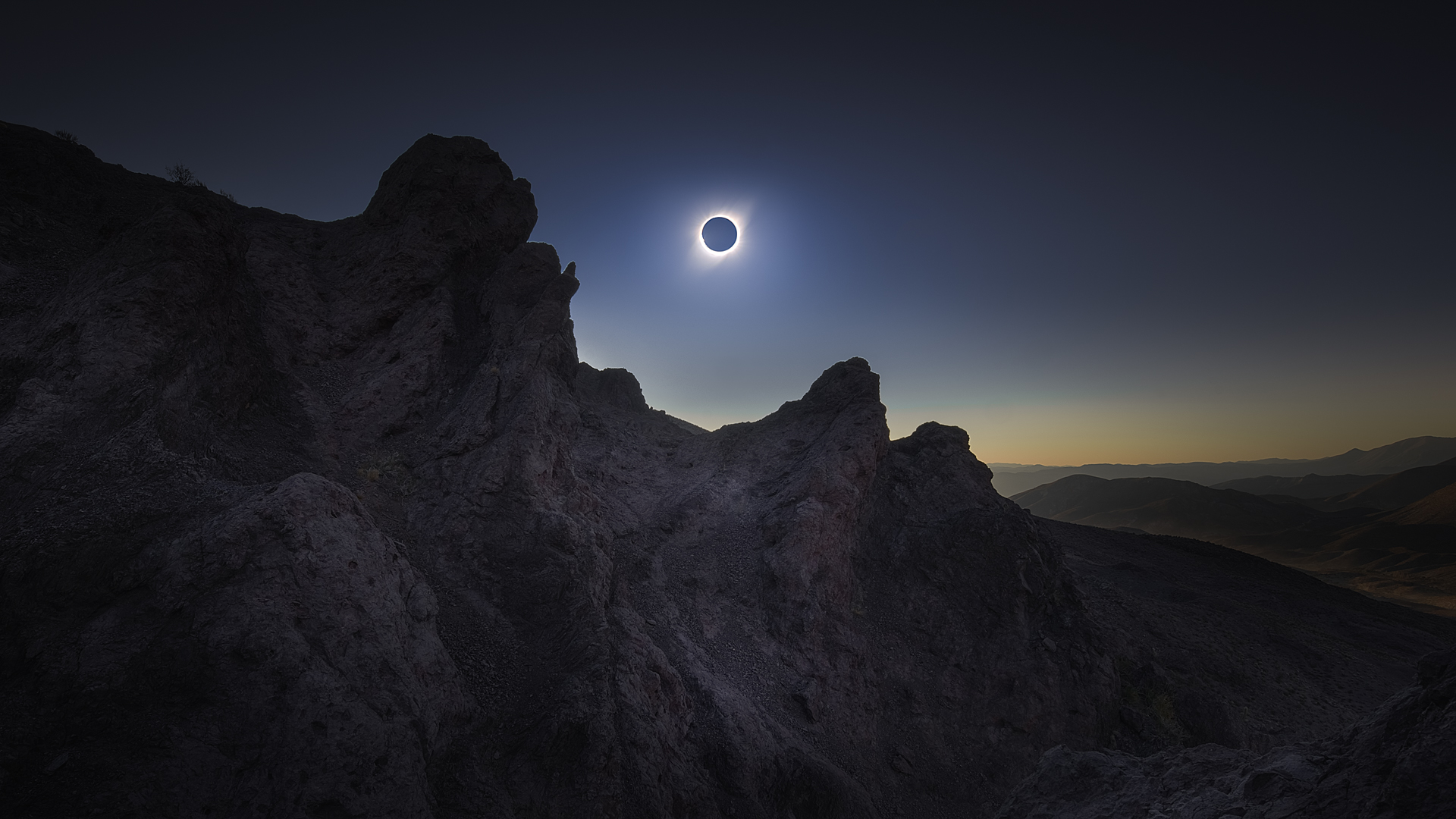Imagen de un eclipse solar total en Chile