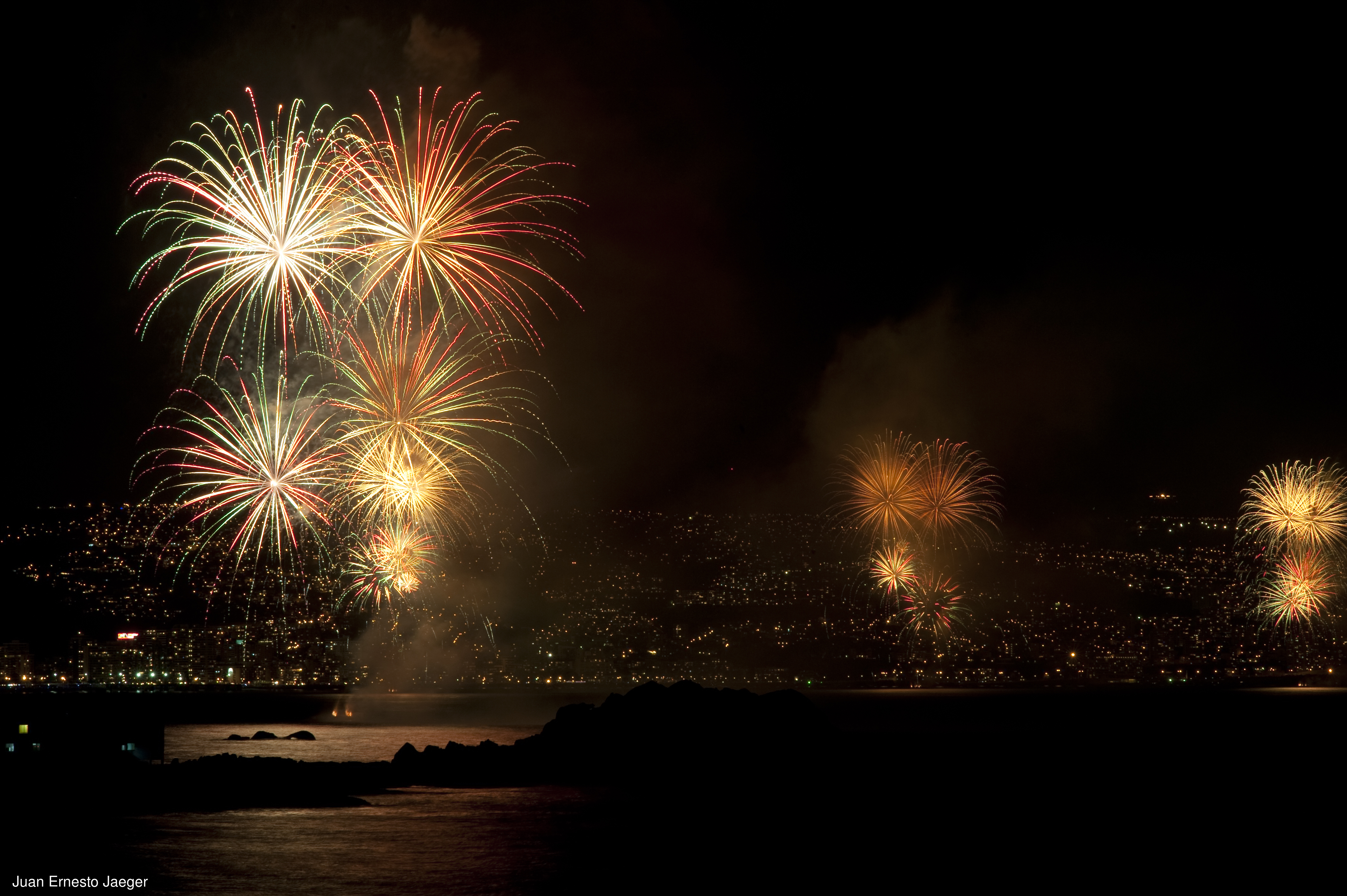 Fuegos artificiales para celebrar el año nuevo en Chile