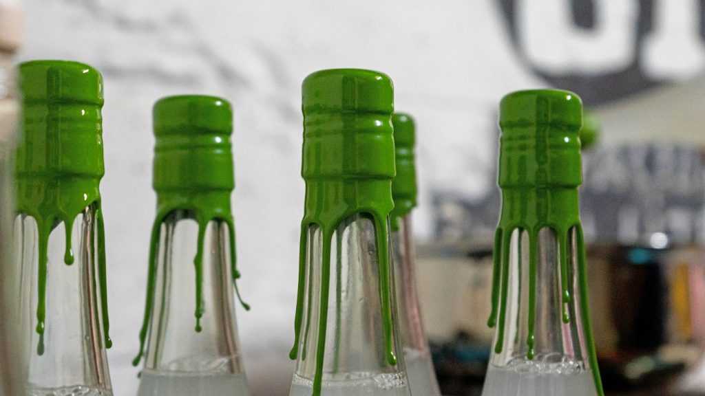 imagen de botellas de pisco chileno artesanal